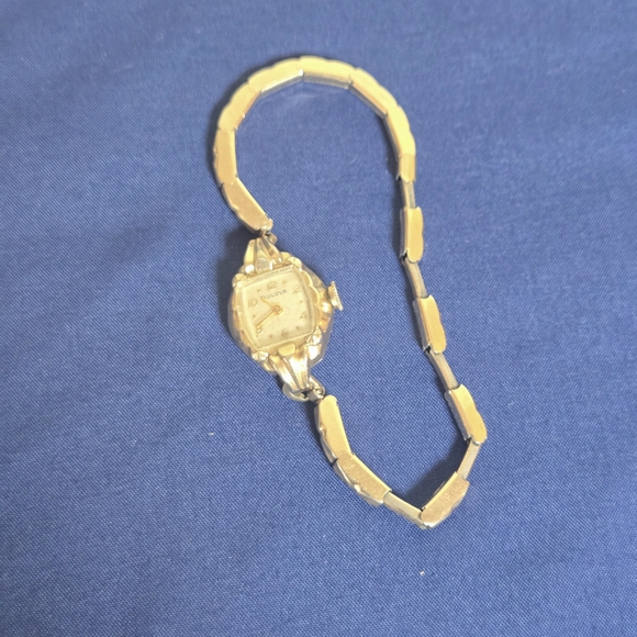 Bulova Women's Gold Watch Vintage - Picture 4 of 4